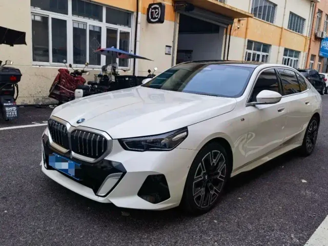 Фотография автомобиля — BMW 5 Series