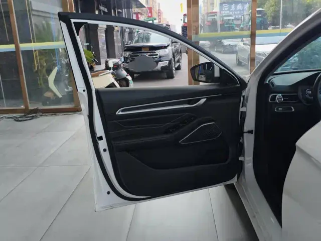 Geely Emgrand — Фото автомобиля 7