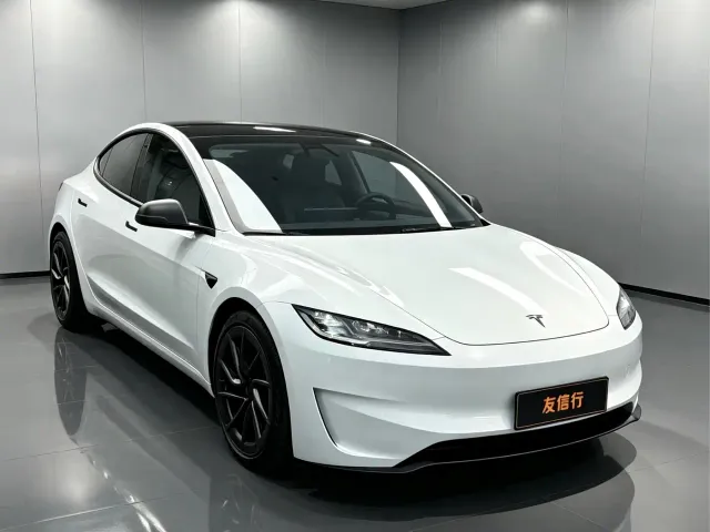 Tesla Model 3 — Фото автомобиля 3