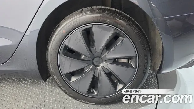 Tesla Model 3 — Фото автомобиля 20