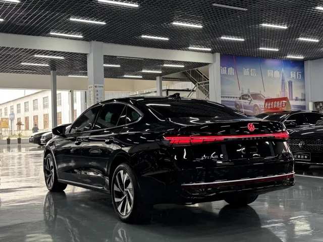Volkswagen Passat — Фото автомобиля 7
