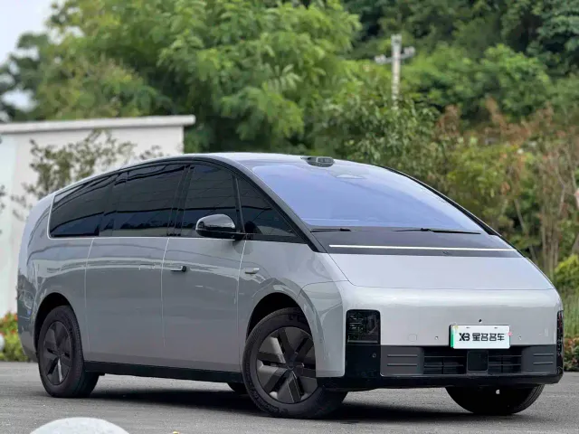 Li Auto MEGA — Фото автомобиля 3