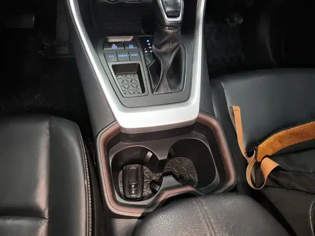 Toyota RAV4 — Фото автомобиля 13