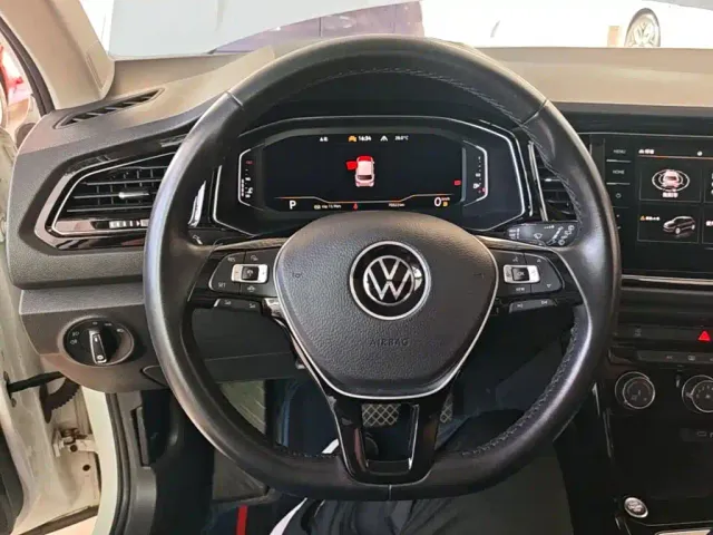 Volkswagen T-Roc — Фото автомобиля 10
