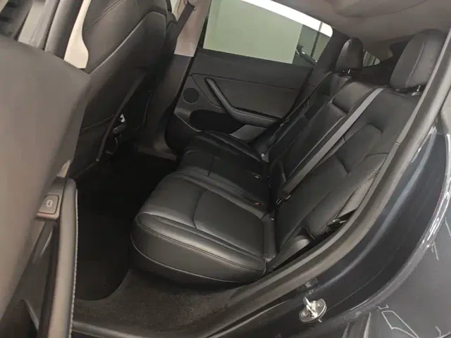 Tesla Model Y — Фото автомобиля 16