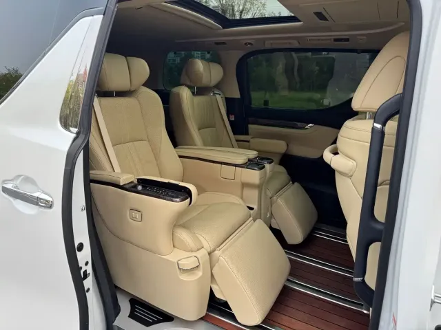 Toyota Vellfire — Фото автомобиля 11