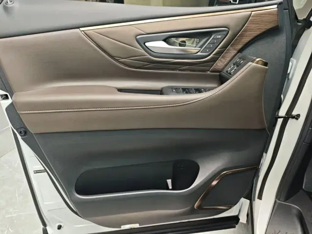 Toyota Vellfire — Фото автомобиля 5