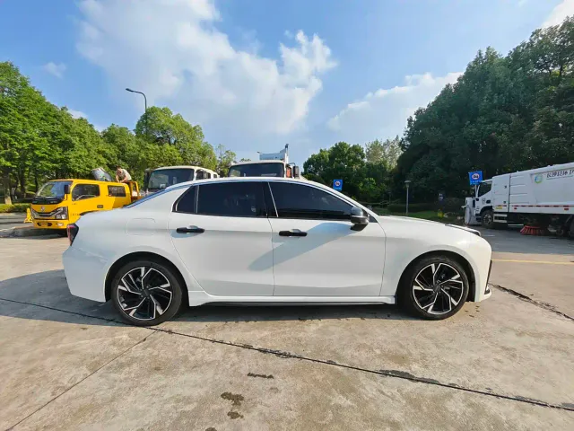 Lynk & Co 03 — Фото автомобиля 14