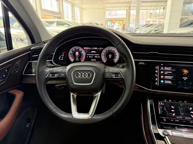 Audi Q7 — Фото автомобиля 14