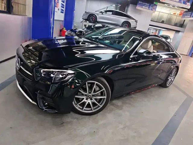 Фотография автомобиля — Mercedes-Benz E-Class