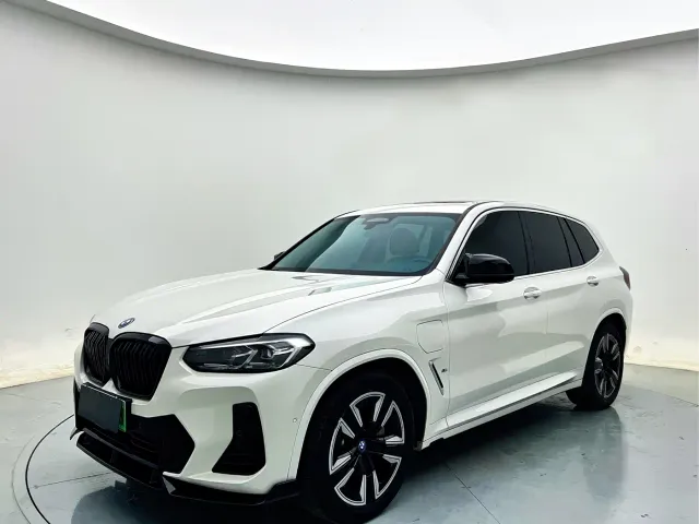 BMW iX3 — Фото автомобиля 2