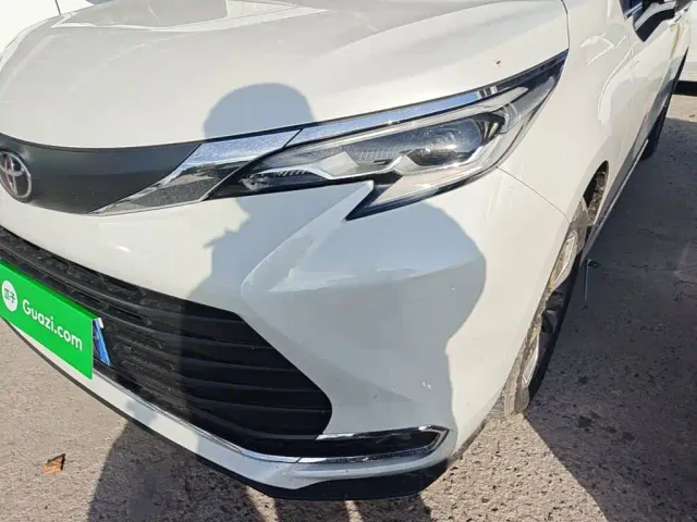 Toyota Sienna — Фото автомобиля 23
