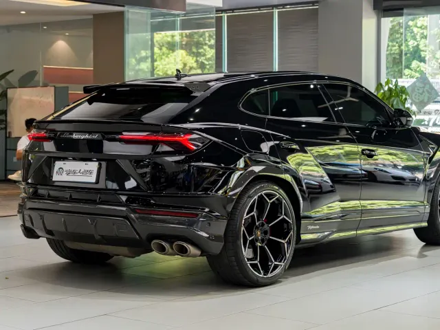 Lamborghini Urus — Фото автомобиля 19