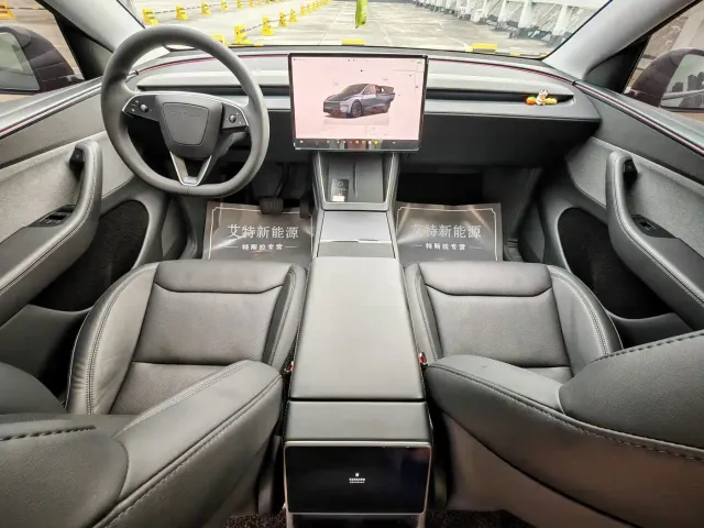 Tesla Model Y — Фото автомобиля 16