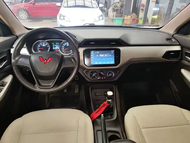 Wuling Hongguang — Фото автомобиля 9