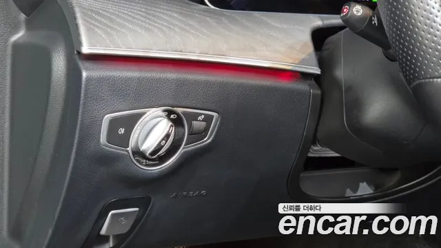 Mercedes-Benz E-Class — Фото автомобиля 16