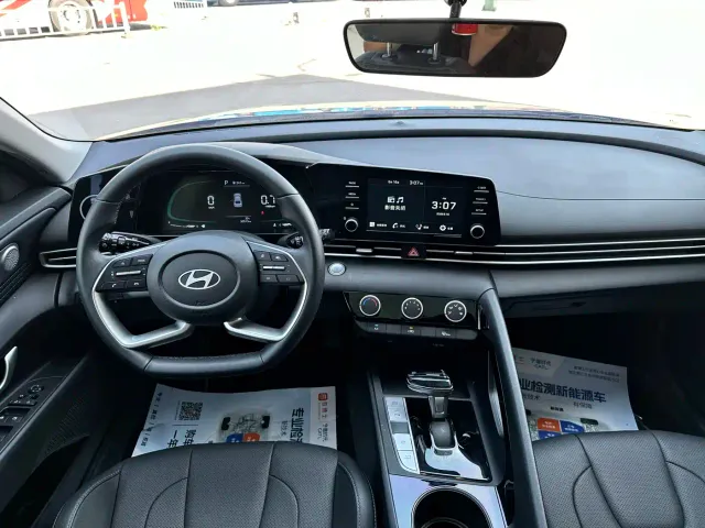 Hyundai Elantra — Фото автомобиля 6
