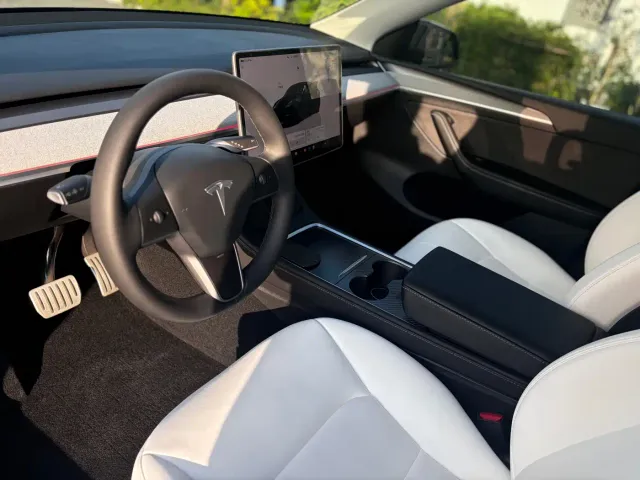 Tesla Model Y — Фото автомобиля 8