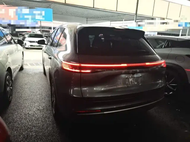 Geely Galaxy Starship 7 EM-i — Фото автомобиля 4