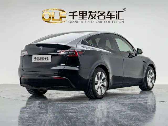 Tesla Model Y — Фото автомобиля 2