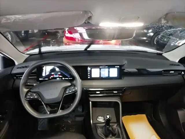 Roewe i5 — Фото автомобиля 9