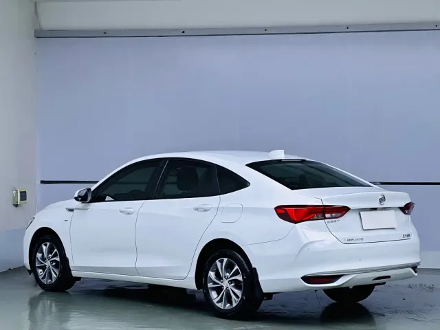 Buick Verano — Фото автомобиля 4