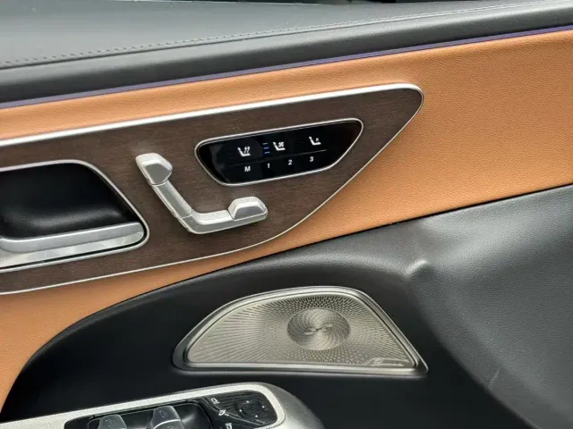 Mercedes-Benz E-Class — Фото автомобиля 3