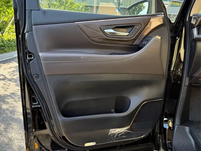 Toyota Vellfire — Фото автомобиля 23