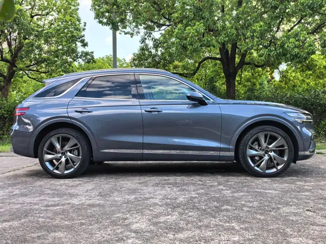 Genesis GV70 — Фото автомобиля 6