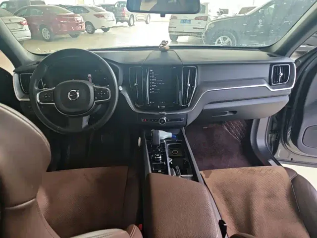 Volvo XC60 — Фото автомобиля 9