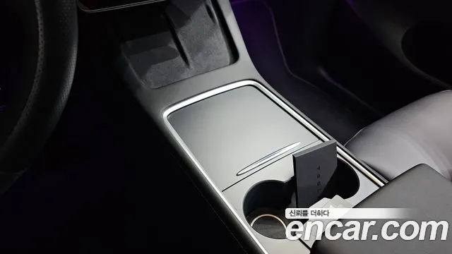 Tesla Model Y — Фото автомобиля 29