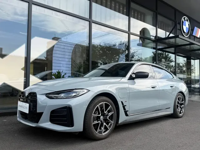 Фотография автомобиля — BMW i4