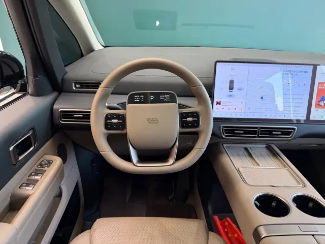 Li Auto MEGA — Фото автомобиля 13