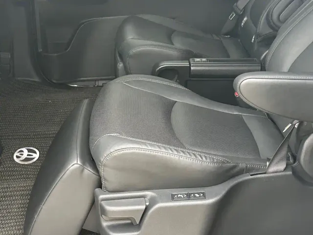Toyota Sienna — Фото автомобиля 8