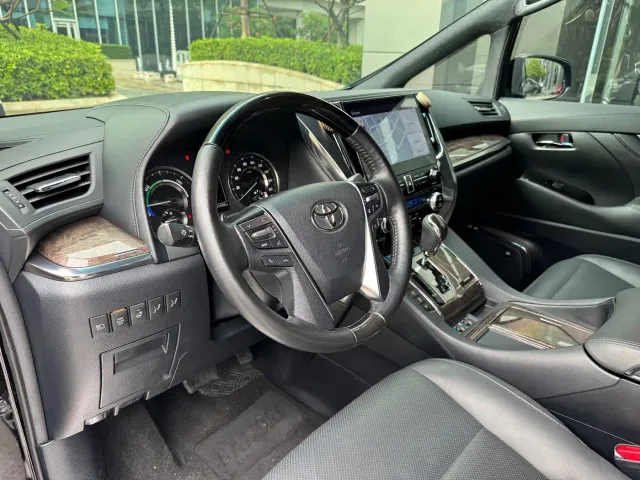 Toyota Alphard — Фото автомобиля 7