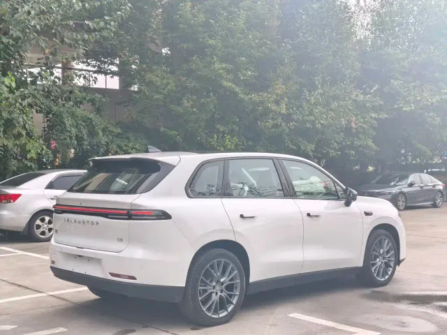 Leapmotor C10 — Фото автомобиля 5