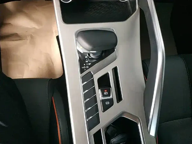 Geely Binyue — Фото автомобиля 13