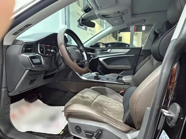 Audi A7L — Фото автомобиля 14