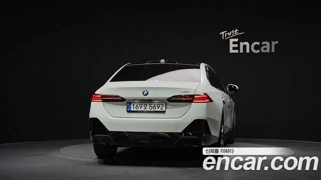 BMW 5 Series — Фото автомобиля 4