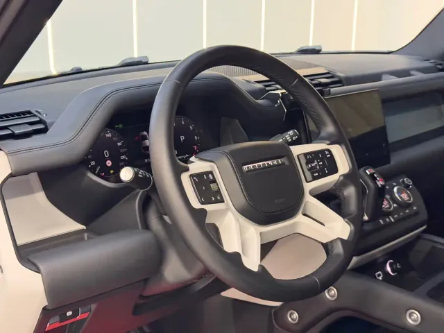 Land Rover Defender — Фото автомобиля 18