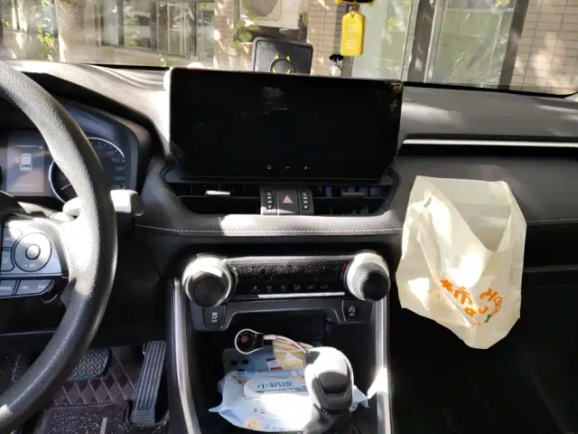 Toyota RAV4 — Фото автомобиля 13