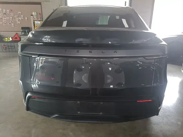 Tesla Model Y — Фото автомобиля 5