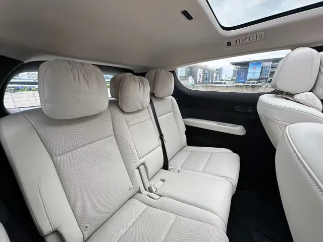 Li Auto MEGA — Фото автомобиля 9