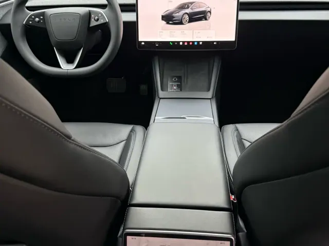 Tesla Model 3 — Фото автомобиля 11