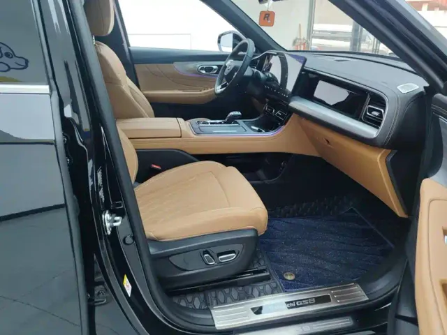 GAC Trumpchi GS8 — Фото автомобиля 8