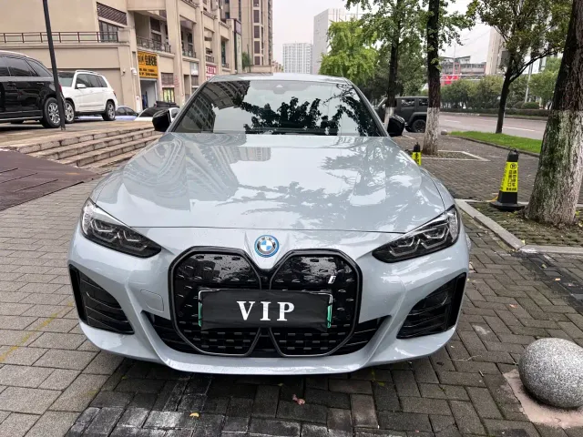 BMW i4 — Фото автомобиля 2