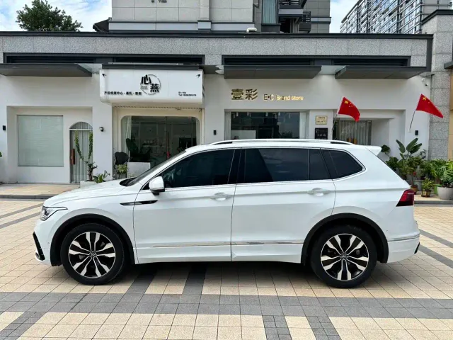 Volkswagen Tiguan L — Фото автомобиля 7