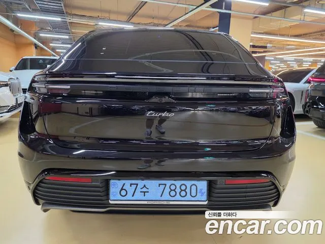 Porsche Macan — Фото автомобиля 4