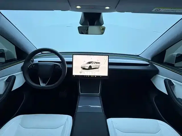 Tesla Model Y — Фото автомобиля 8