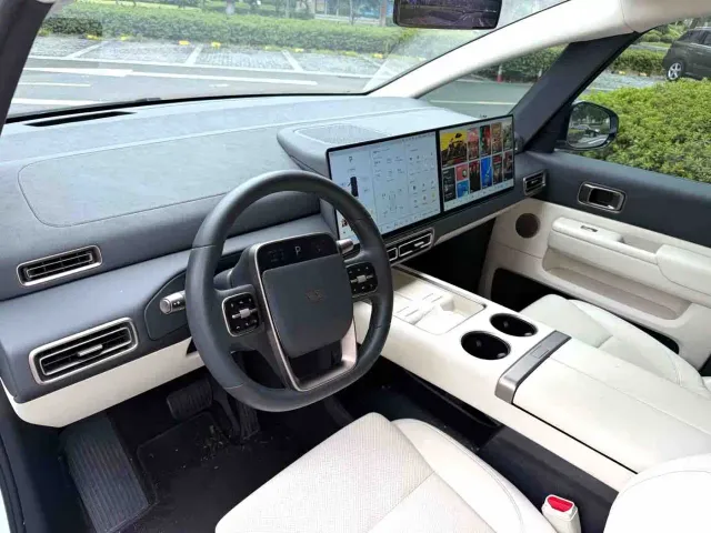 Li Auto MEGA — Фото автомобиля 4